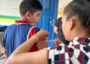 Prefeitura de Envira inicia semana de vacinação escolar nas unidades de ensino