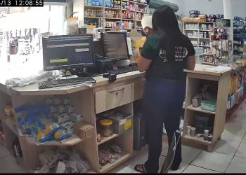 Homem assalta mulher em Tarauacá, pergunta se celular é iPhone e ainda faz questionamentos durante a ação