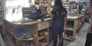 Homem assalta mulher em Tarauacá, pergunta se celular é iPhone e ainda faz questionamentos durante a ação