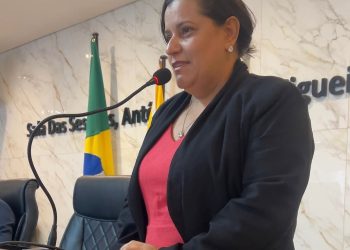 “Levei um não, então paguei do meu bolso”, diz vereadora Veinha do Valmar após negativa por três cestas básicas a famílias carentes em Tarauacá