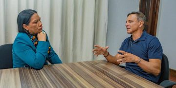 “Queremos dar ao indígena o direito de usar sua terra para prosperar”, diz Márcio Bittar em reunião com Francisca Arara