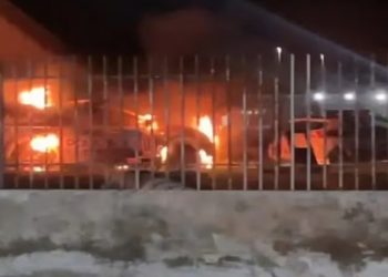 Viaturas da PM são destruídas por incêndio em quartel de Mâncio Lima