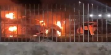 Viaturas da PM são destruídas por incêndio em quartel de Mâncio Lima