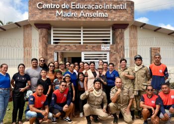 Prefeitura de Envira realiza ação educativa com Corpo de Bombeiros e Defesa Civil para crianças em escola infantil