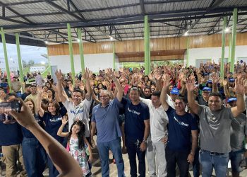 Novo olhar: Prefeito Ivon e população fazem festa para receber deputado delegado Péricles e mais uma etapa do mutirão de cirurgias de cataratas em Envira