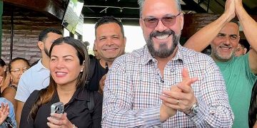 Fernanda Hassem ganha força como possível vice de Alan Rick após demonstrar carisma e simpatia em agenda em Feijó