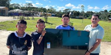 Prefeitura de Envira realiza entrega de televisões para aldeias indígenas do município.