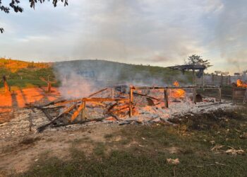 Casa é destruída por incêndio na BR-364, em Tarauacá; família pede ajuda para recomeçar