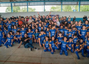 Alan Rick leva escolinha de futebol do Léo Moura a Capixaba e beneficia 260 crianças