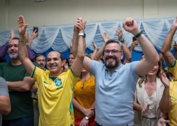 Em ato político em Cruzeiro do Sul, Zequinha Lima declara apoio a Alan Rick e fala em “decisão mais acertada” de sua trajetória política