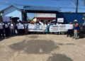 Servidores da Saúde fazem manifestação em frente à prefeitura e cobram direitos trabalhistas em Cruzeiro do Sul