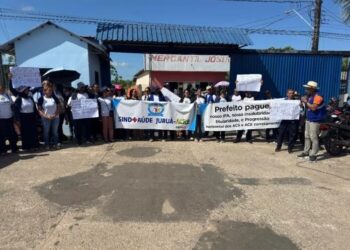 Servidores da Saúde fazem manifestação em frente à prefeitura e cobram direitos trabalhistas em Cruzeiro do Sul