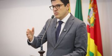 Eduardo Ribeiro reafirma apoio aos aprovados dos Bombeiros e defende comissão para acompanhar caso da ponte em Sena Madureira