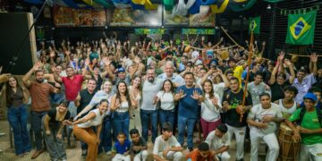 Alan Rick é recebido com festa em Brasiléia