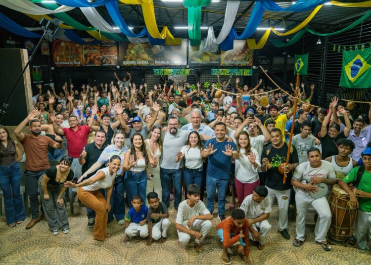 Alan Rick é recebido com festa em Brasiléia