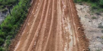 Prefeitura de Envira intensifica serviços de terraplanagem no Ramal São Sebastião