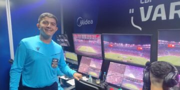 De Tarauacá para o Maracanã: árbitro Tiago Brasil integra equipe do VAR em clássico entre Flamengo e São Paulo