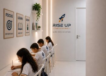Rise Up English School inicia o segundo semestre de 2026 com nova estrutura, promoções e stand de matrículas em Tarauacá
