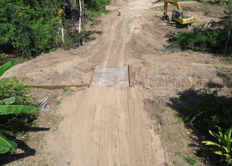 Ponte no Ramal do Marajá é concluída e fortalece o escoamento da produção rural em Envira