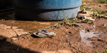 Mãe que agrediu filha após flagrá-la em caixa d’água é condenada por maus-tratos