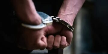 Filho é preso, mais uma vez, por ameaçar matar a própria mãe de 74 anos
