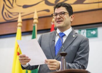 Eduardo Ribeiro destaca reunião sobre ramais e anuncia emenda para jornada de assistentes sociais e psicólogos