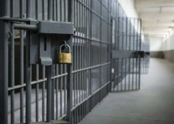 A pedido do MPAC, Justiça decreta prisão preventiva de pai e madrasta investigados por obrigar menina a ingerir substância corrosiva
