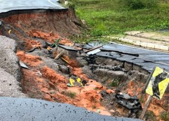 Morador volta a cobrar solução para erosão na entrada de Tarauacá e compara problema a “placa tectônica”