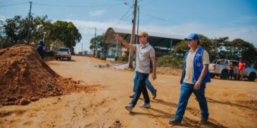Zequinha vistoria frentes de serviço na zona rural de Cruzeiro do Sul