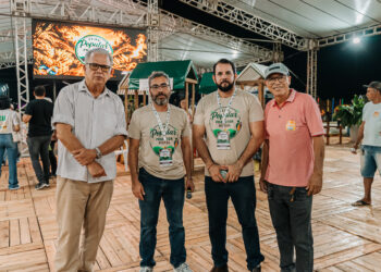 Petecão visita Feira do Produtor Rural e destaca força da agricultura familiar