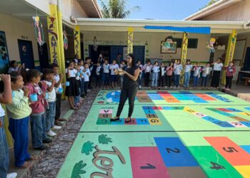 PSE leva saúde bucal aos alunos da Escola Estadual Armando Mendes, no Envira