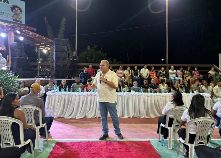 Uma noite para celebrar a educação: Envira comemora excelentes índices na educação e forma turma do Programa Brasil Alfabetizado