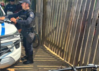 Mulher é resgatada pela Polícia Militar após relatar agressões e ameaças do companheiro em Tarauacá