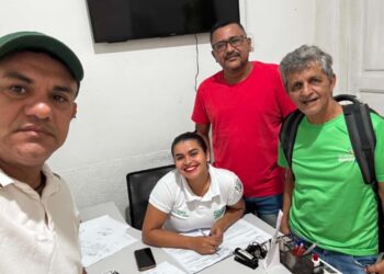 Professoras de Tarauacá recebem sexta-parte junto com salários e Sinteac comemora conquista da categoria