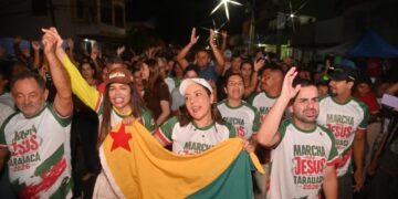 Governadora Mailza participa da Marcha para Jesus durante a Expo Tarauacá
