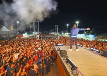 Multidão lota Parque Buritizal no show de Netto Brito no encerramento do Festival do Açaí