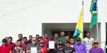 Pais e alunos da zona rural de Tarauacá pedem socorro pelo direito de estudar e entram na segunda semana sem aulas, diz vereador Chagas Batista