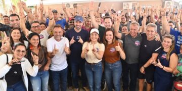 Mailza reúne prefeitos e bancada no Juruá e dá largada à campanha com adesivaço em Cruzeiro do Sul