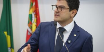 Eduardo Ribeiro alerta contribuintes sobre prorrogação do Refis e cobra planejamento para período de seca