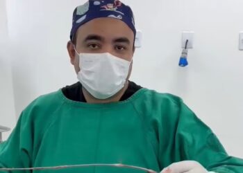 Médico acreano Juscelino Santos homenageia o pai em dia especial e realiza cirurgia em 20 pacientes durante mutirão