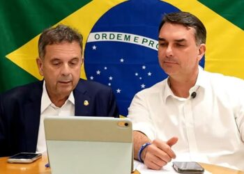 Flávio Bolsonaro anuncia apoio a Márcio Bittar e Mara Rocha ao Senado e deixa Gladson fora da lista no Acre
