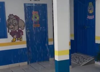 “Choveu mais dentro do que fora”: chuva alaga pré-escola e gestora cobra solução em Jordão