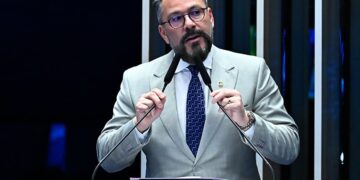 Projeto de Alan Rick vira lei e cria política nacional para pessoas com doença pulmonar rara