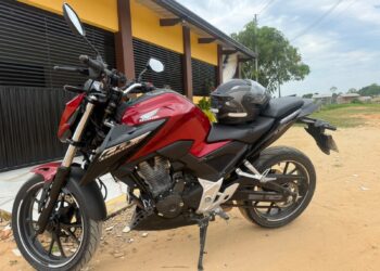 Oportunidade em Tarauacá: CB Twister com apenas 4 mil km rodados