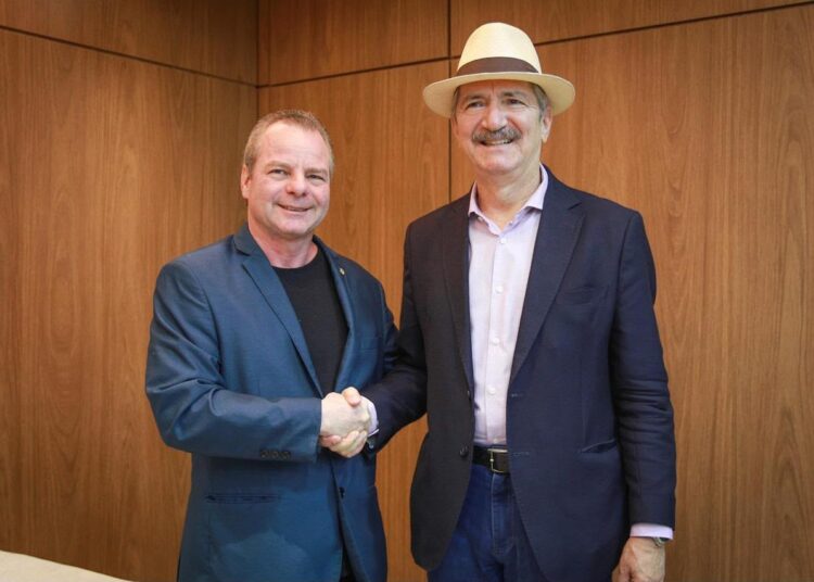 Ex-ministro Aldo Rebelo pede votos para Pedro Longo em defesa da agricultura no Acre