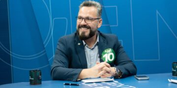 Alan defende energia solar para ampliar segurança energética em comunidades de Tarauacá e Envira
