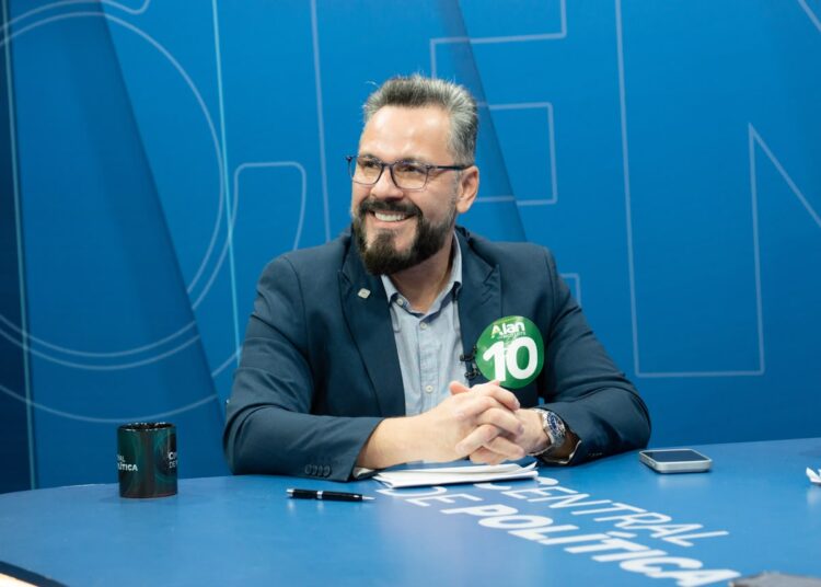 Alan defende energia solar para ampliar segurança energética em comunidades de Tarauacá e Envira
