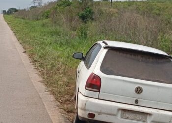 Homem furta carro, abandona veículo após pane e é preso a pé na BR-364, em Sena Madureira