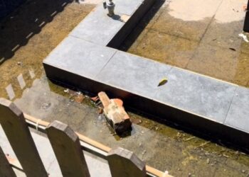 Moradores denunciam abandono da praça central de Sena Madureira