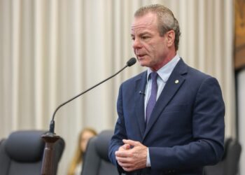 Pedro Longo cobra solução para pacientes de Feijó e Tarauacá que precisam viajar até Cruzeiro do Sul para fazer hemodiálise